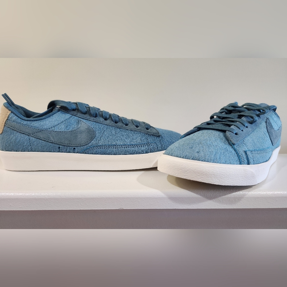 Woman's Nike Blazer Low Size 7.5